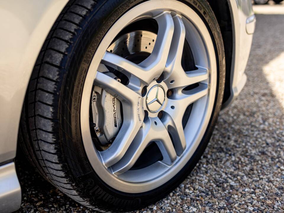 Image 15/50 of Mercedes-Benz CLK 55 AMG (2003)