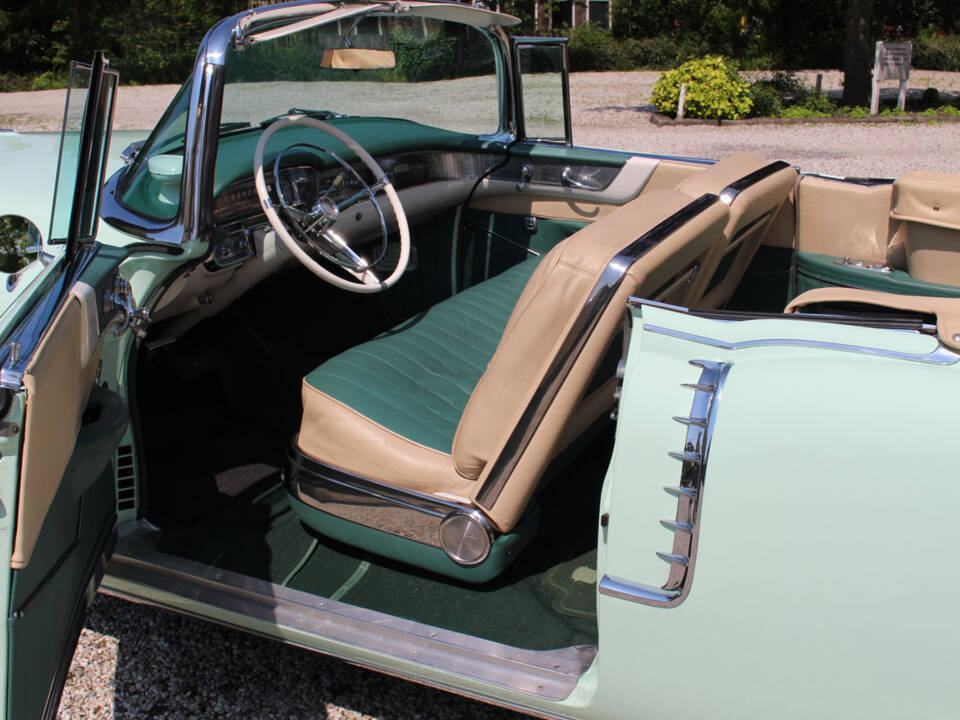 Immagine 24/40 di Cadillac 62 Convertible (1956)