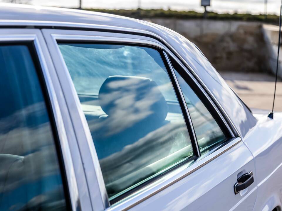 Image 58/175 of Mercedes-Benz 420 SE (1986)