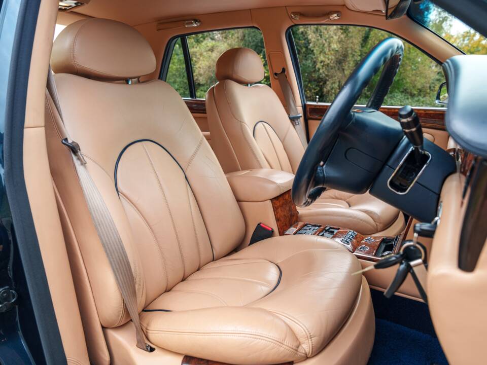 Image 22/27 of Rolls-Royce Silver Seraph (2000)
