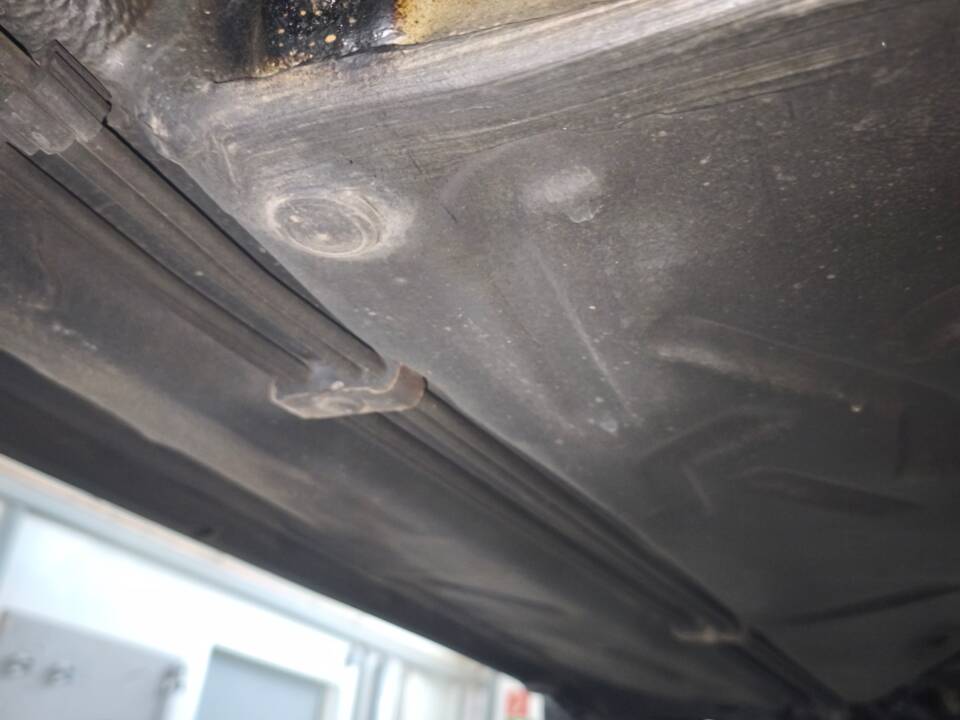 Image 9/22 of Mercedes-Benz E 220 (1996)