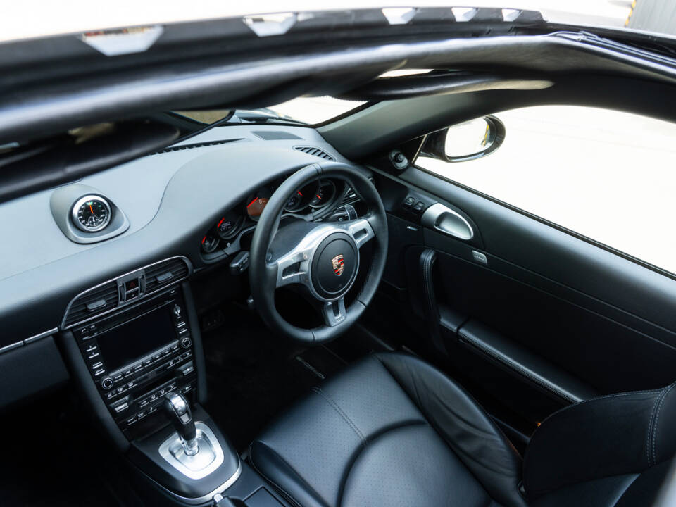 Imagen 20/51 de Porsche 911 Carrera 4 GTS (2012)