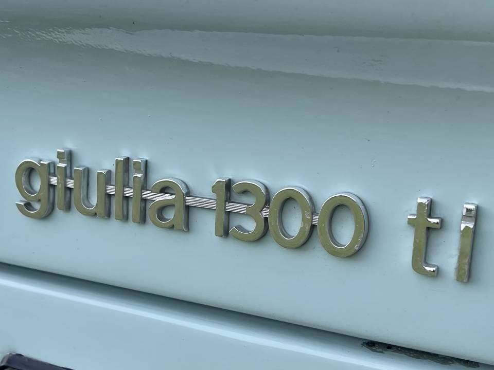 Image 13/26 de Alfa Romeo Giulia 1300 TI (1966)