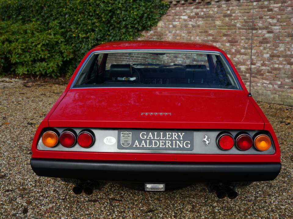 Image 28/50 de Ferrari 365 GT4 2+2 (1974)