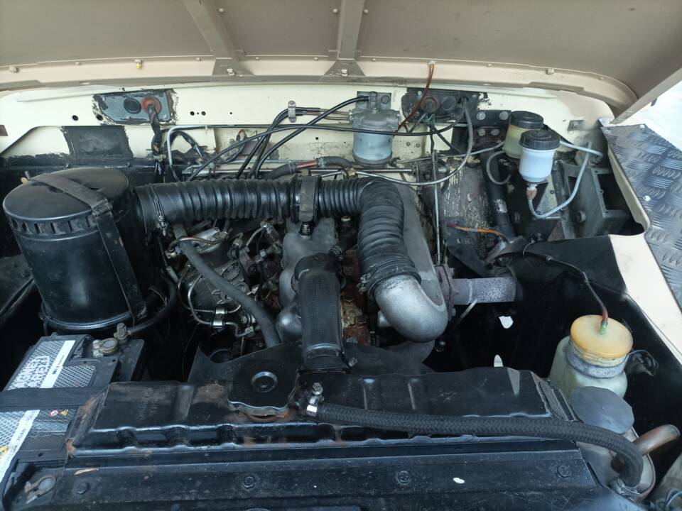 Bild 20/27 von Land Rover 88 (1978)