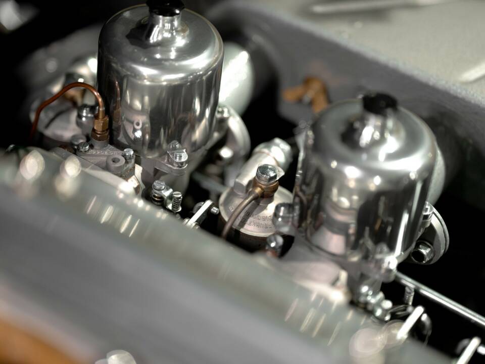 Image 46/50 of Jaguar E-Type 4.2 (1966)