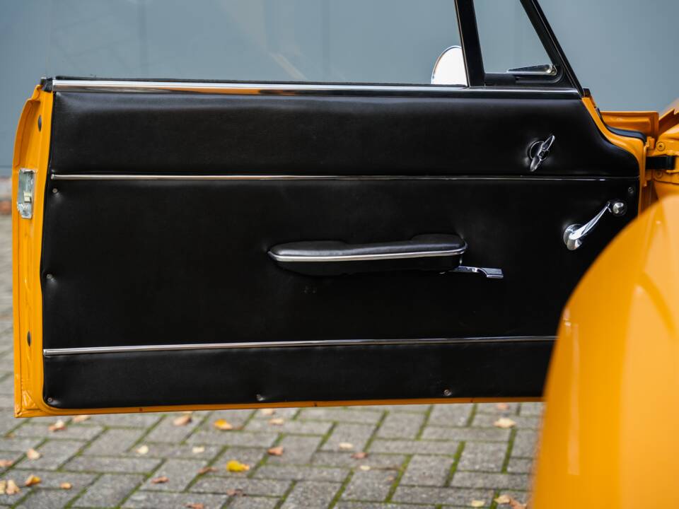 Image 18/38 of Alfa Romeo Giulia GT 1300 Junior (1968)