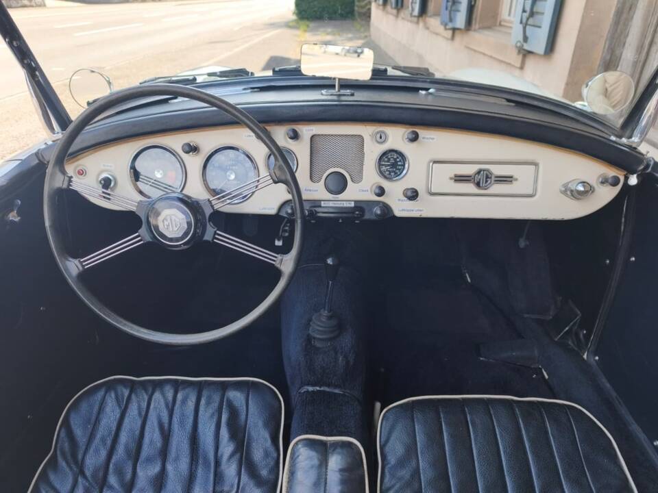 Image 11/27 of MG MGA 1500 (1958)
