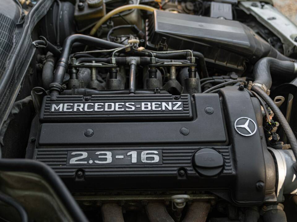 Obraz 47/50 pojazdu Mercedes-Benz 190 E 2.3-16 (1985)