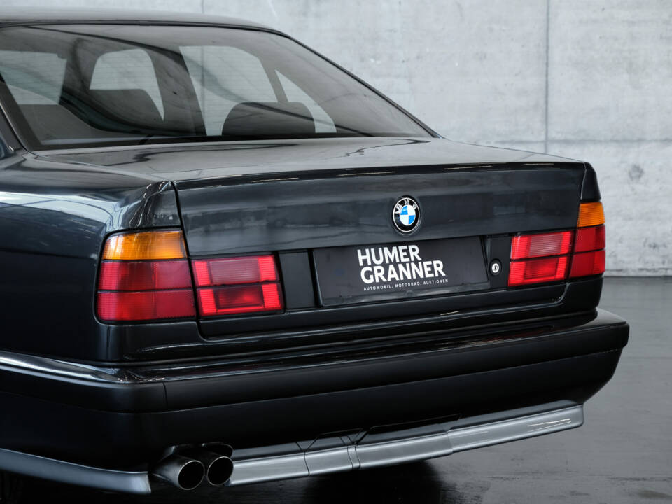 Image 8/24 of BMW M5 (1992)