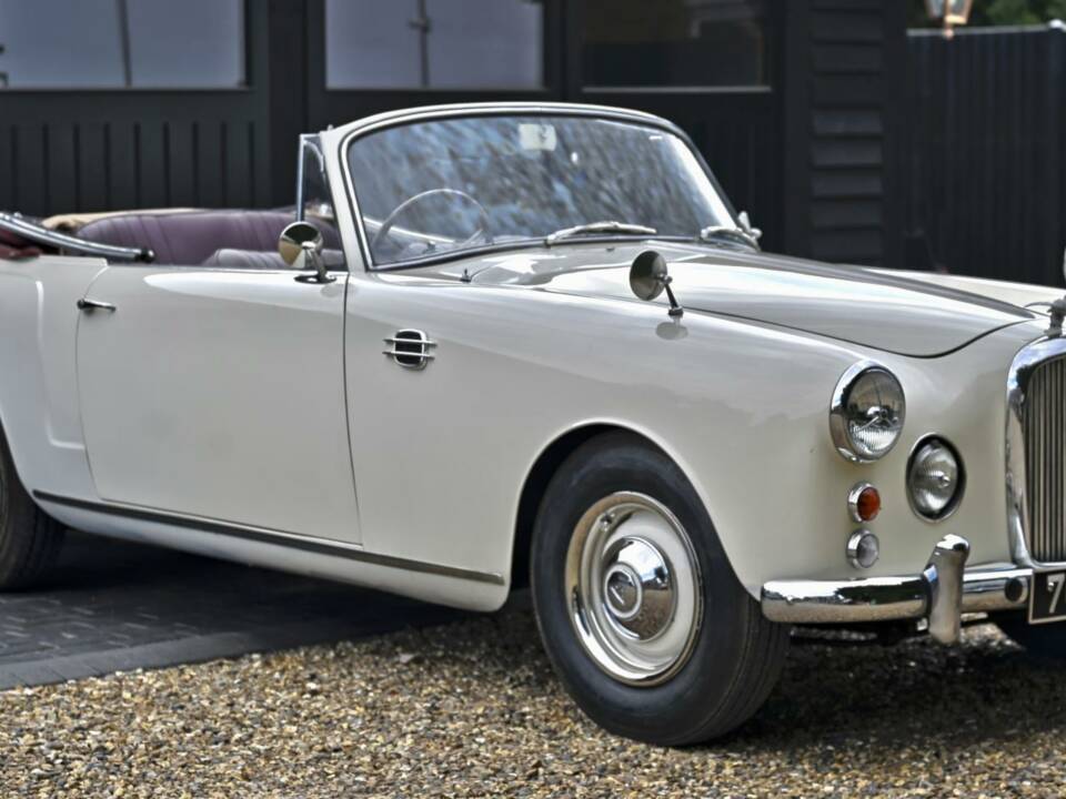 Image 11/50 of Alvis TD 21 (1962)