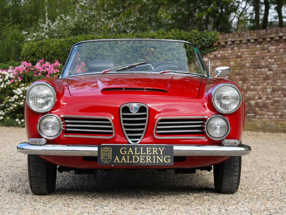 Image 45/50 of Alfa Romeo 2600 Spider (1962)