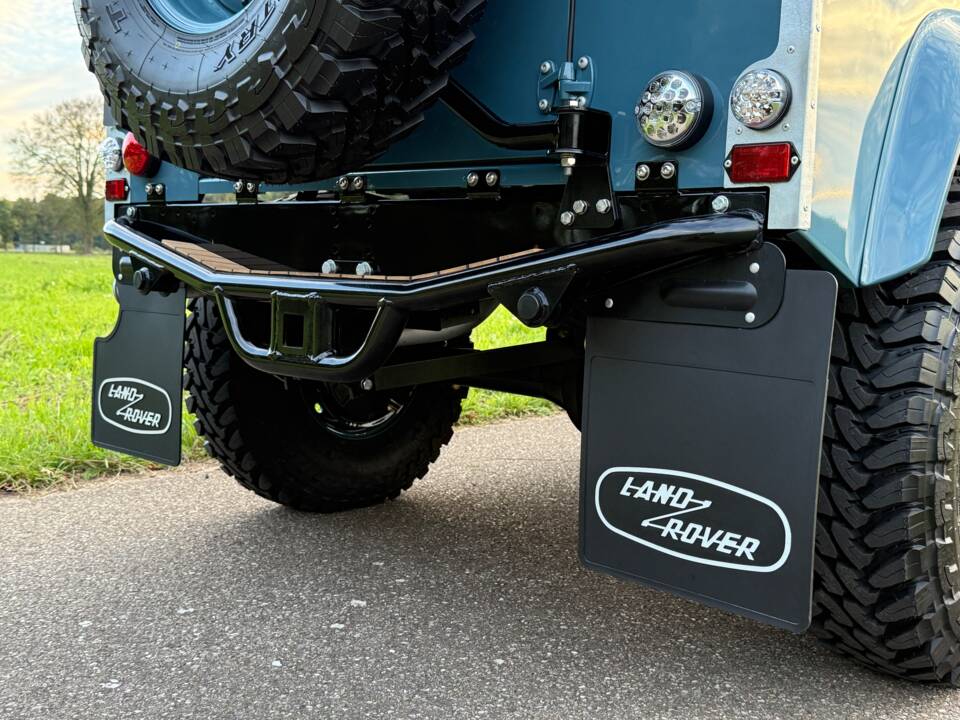 Image 22/33 de Land Rover Defender 90 (1997)