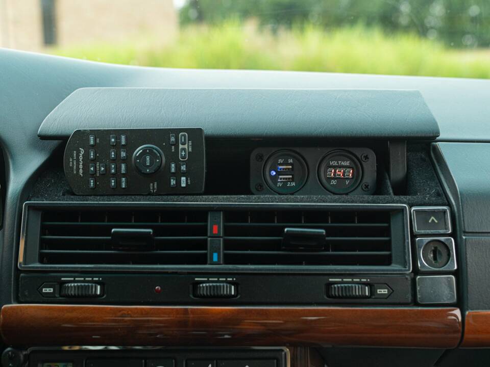 Image 38/50 of Mercedes-Benz SL 320 (1995)
