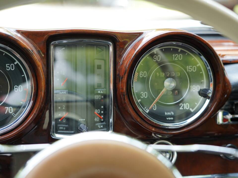 Bild 12/13 von Mercedes-Benz 220 SE b (1962)