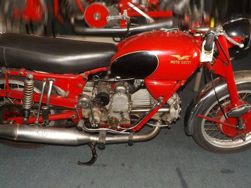 Immagine 2/35 di Moto Guzzi Falcone Turismo (1973)