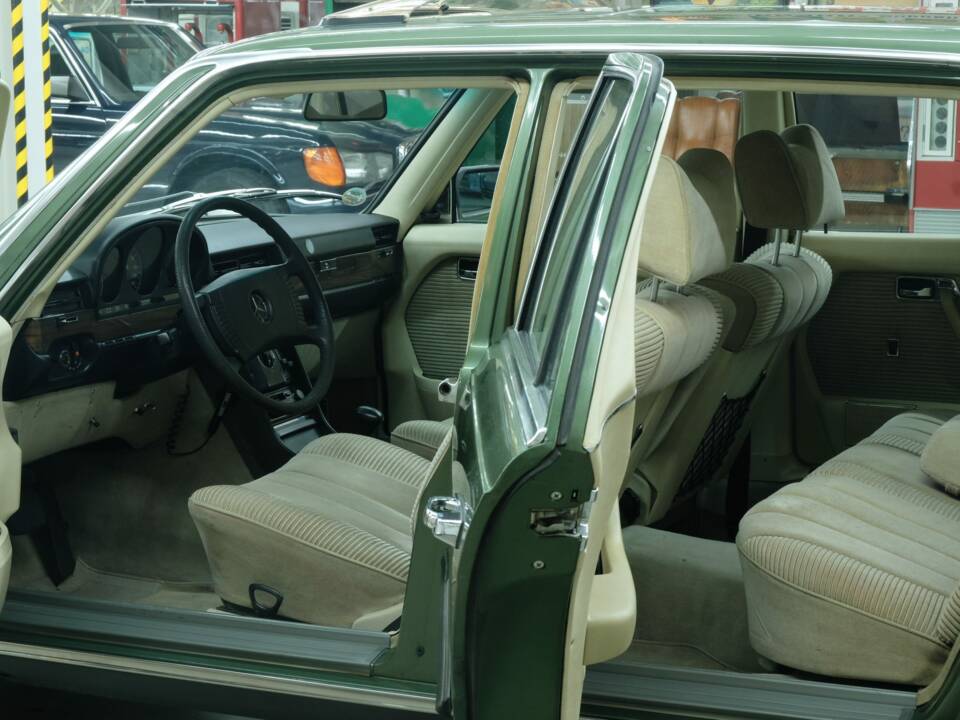 Image 18/50 de Mercedes-Benz 450 SEL 6,9 (1975)
