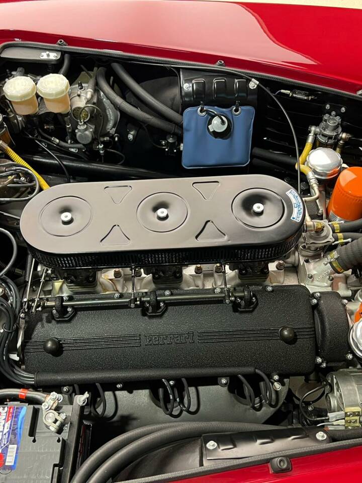 Image 35/50 of Ferrari 330 GT 2+2 (1965)