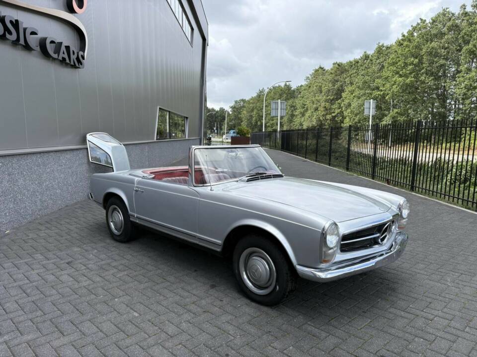 Image 4/50 of Mercedes-Benz 230 SL (1966)