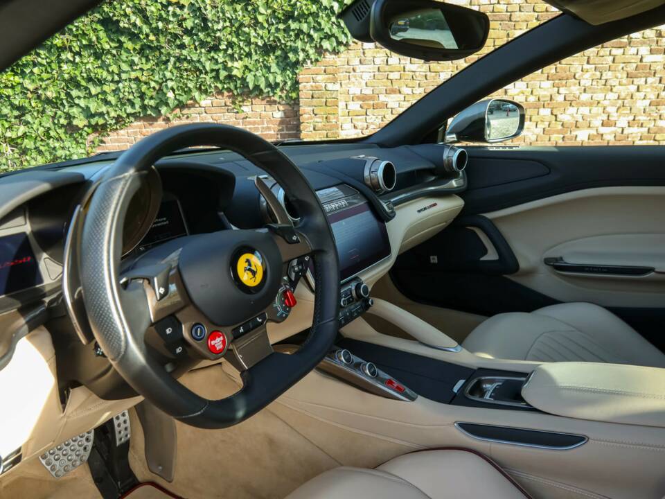 Immagine 32/50 di Ferrari GTC4Lusso (2018)