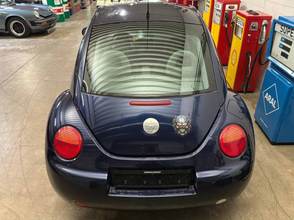 Bild 14/17 von Volkswagen New Beetle 1.4 (2002)