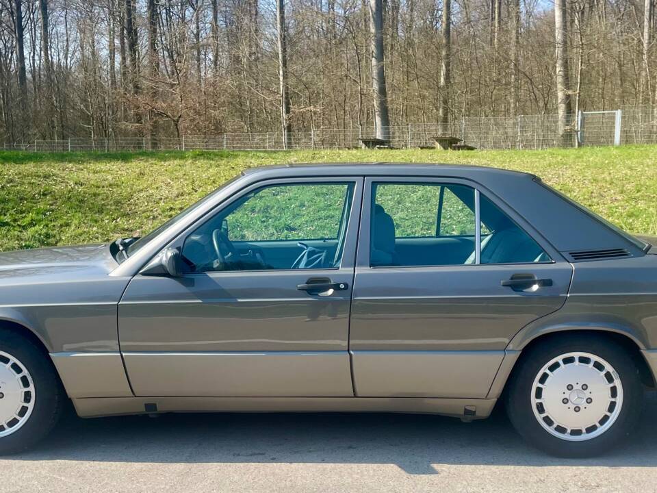 Image 8/10 of Mercedes-Benz 190 D 2.5 (1990)