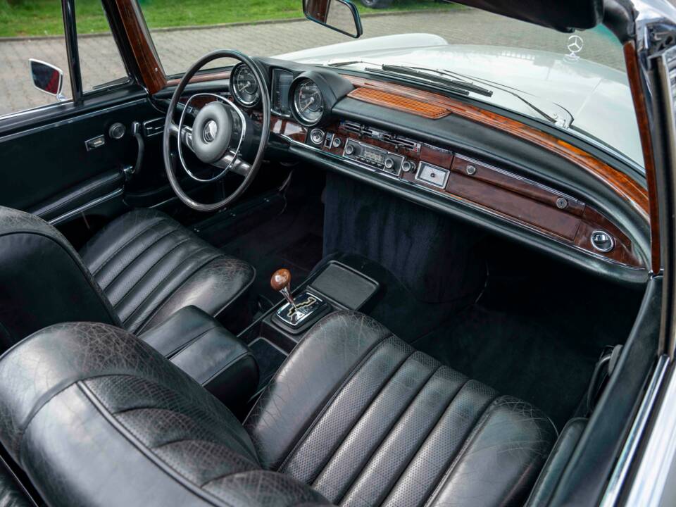 Imagen 19/30 de Mercedes-Benz 280 SE 3,5 (1969)