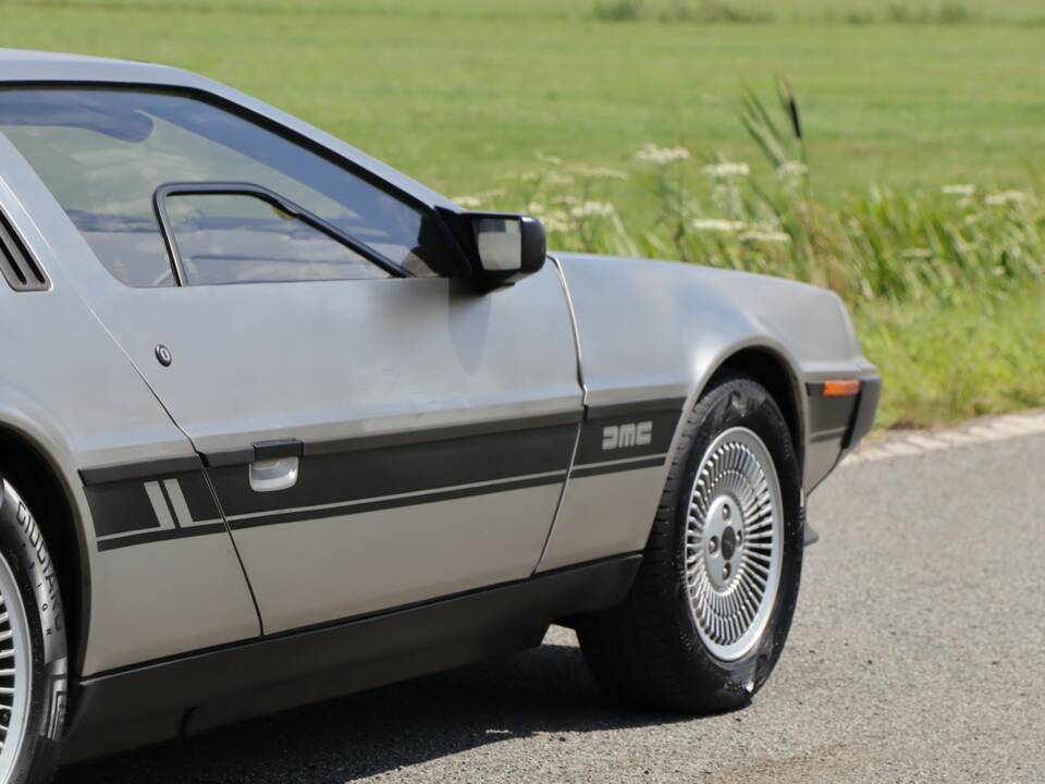 Image 34/49 of DeLorean DMC-12 (1981)