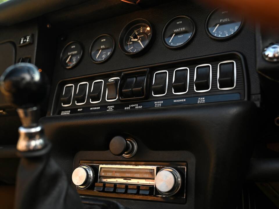 Image 25/26 de Jaguar Type E V12 (1973)