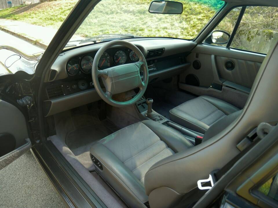 Immagine 20/31 di Porsche 911 Carrera 2 (1992)