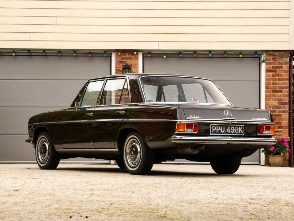 Immagine 44/50 di Mercedes-Benz 220 (1971)