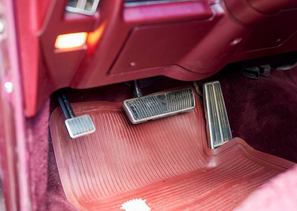 Bild 135/200 von Cadillac Coupe DeVille (1968)