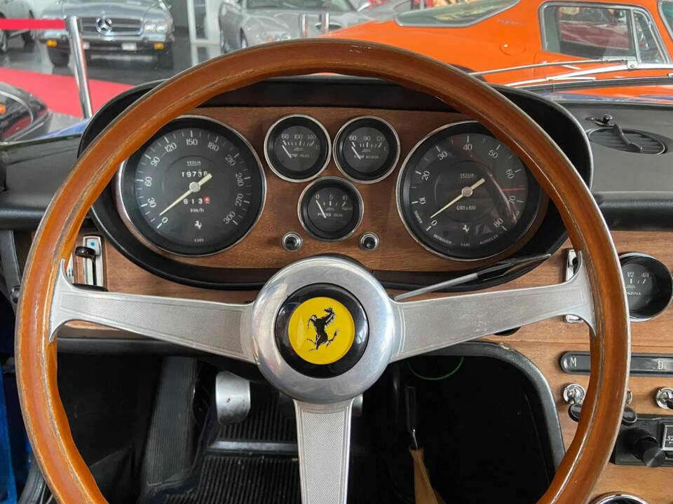 Image 15/20 of Ferrari 365 GT 2+2 (1969)