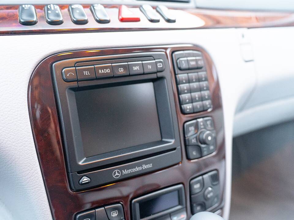 Image 37/45 of Mercedes-Benz S 55 AMG (2000)