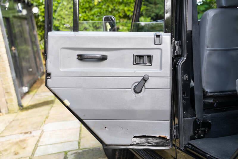 Image 32/50 of Land Rover Defender 110 Td5 (1999)