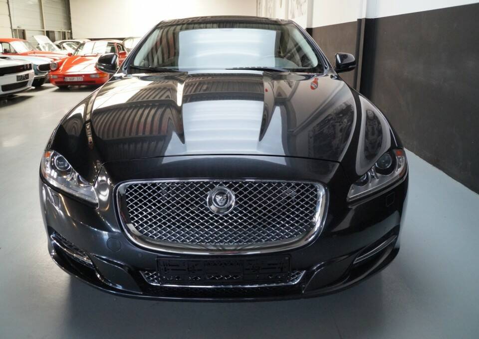 Image 20/32 of Jaguar XJ 5.0 (2011)