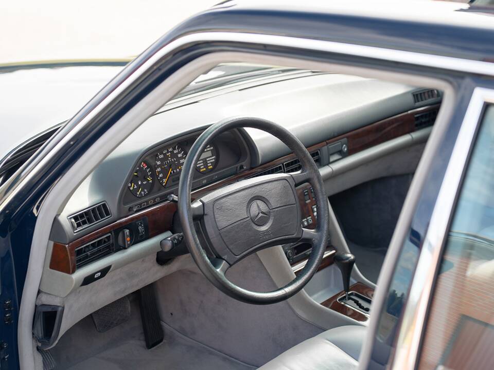 Image 29/72 de Mercedes-Benz 500 SEL (1984)