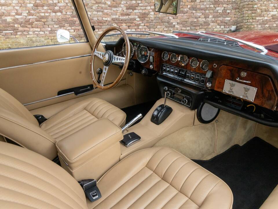 Imagen 43/50 de Jaguar Type E (2+2) (1969)
