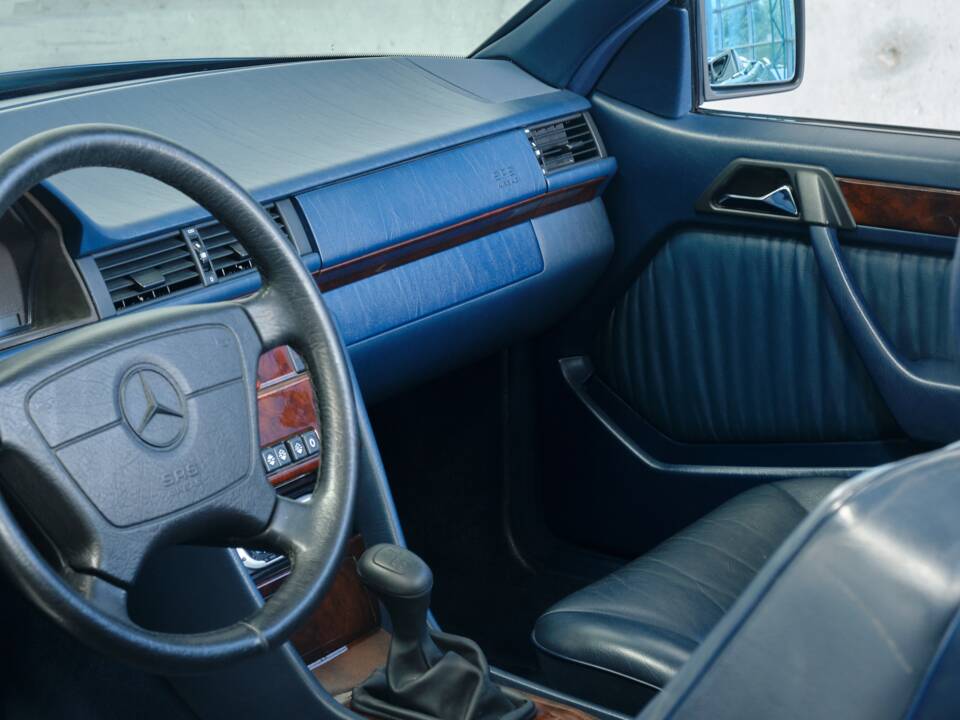 Bild 45/50 von Mercedes-Benz E 200 (1996)