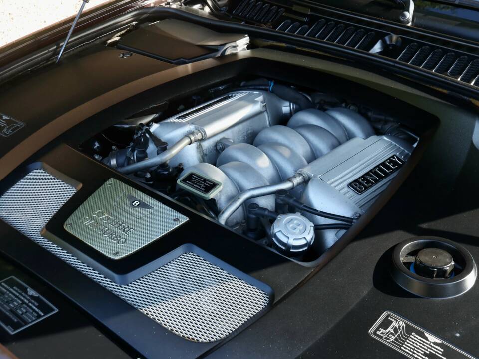 Image 37/50 de Bentley Azure (2008)