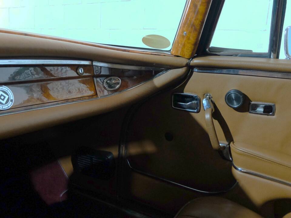 Bild 13/30 von Mercedes-Benz 280 SE 3,5 (1970)