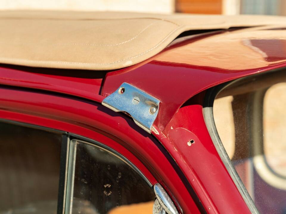 Image 32/50 of Renault 4 CV Décapotable (1957)