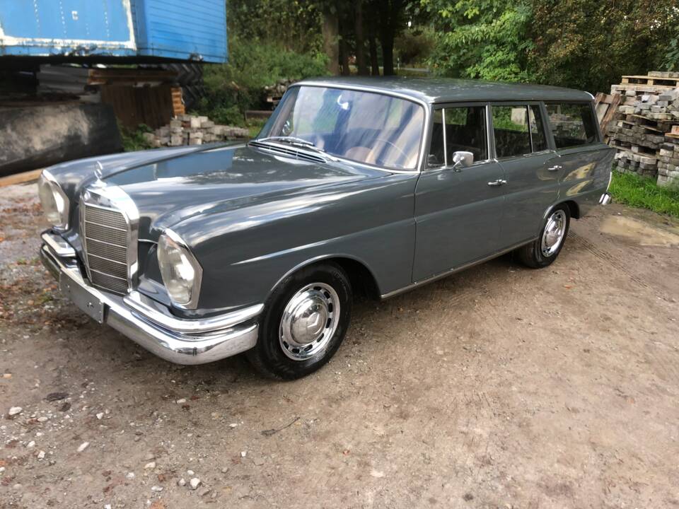 Afbeelding 3/10 van Mercedes-Benz 230 Universal (1968)