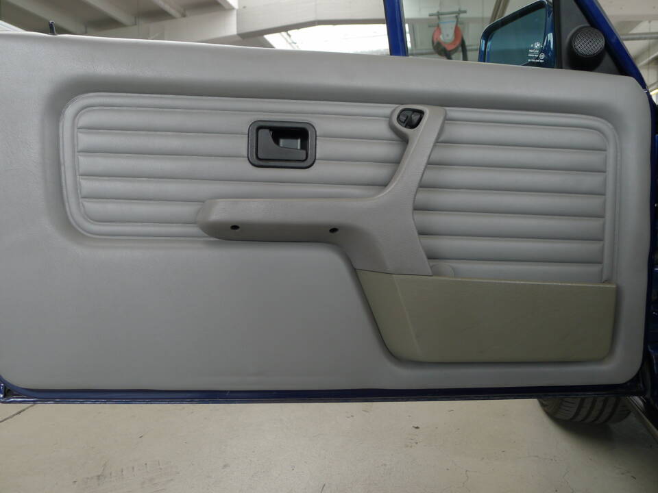 Image 34/37 of BMW 325i (1991)