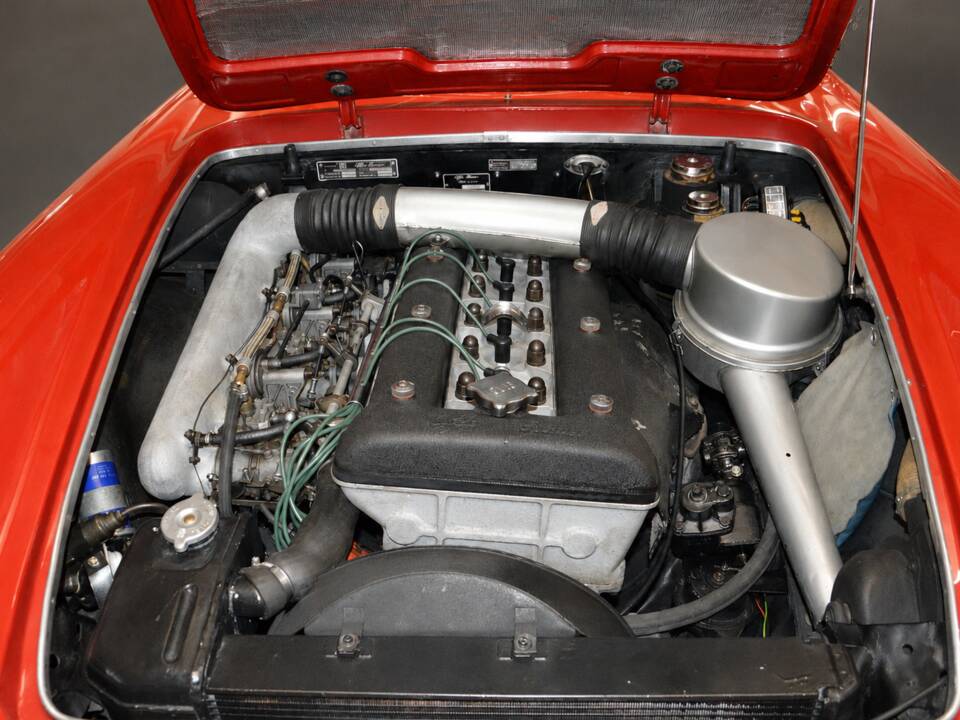 Image 26/31 of Alfa Romeo 2600 Spider (1964)