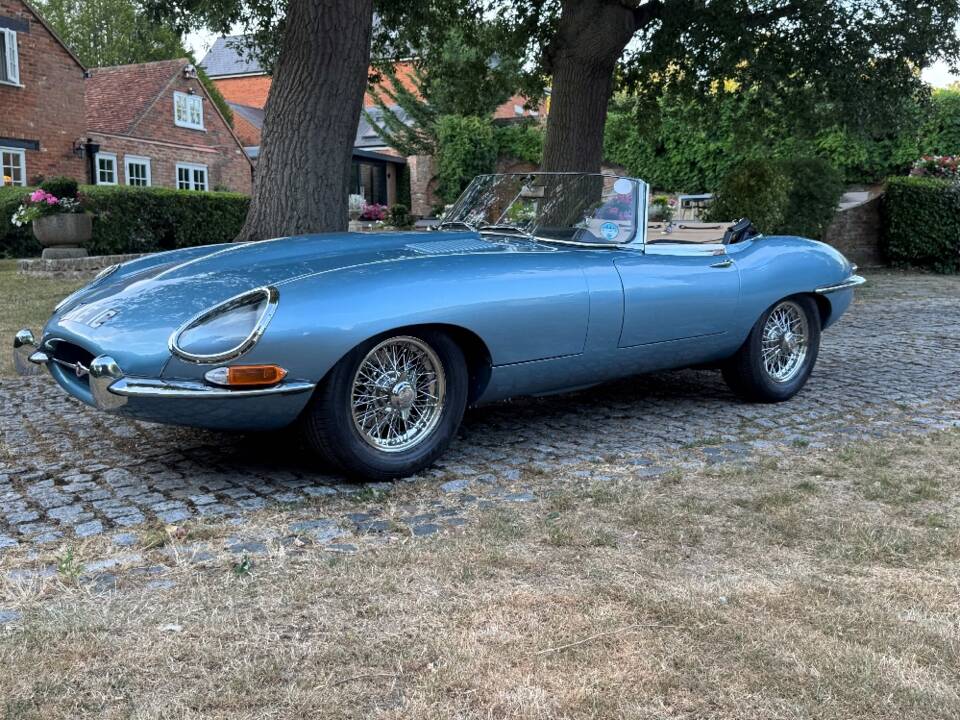 Bild 1/41 von Jaguar E-Type 4.2 (1965)