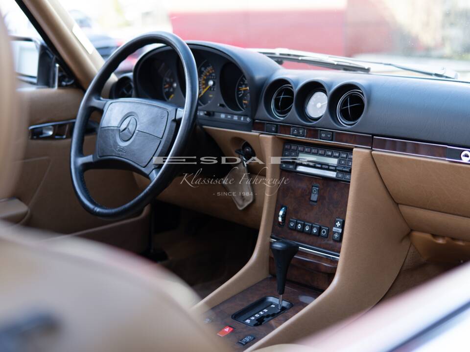 Image 27/37 of Mercedes-Benz 560 SL (1989)
