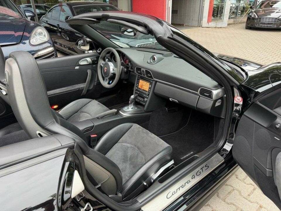 Bild 22/36 von Porsche 911 Carrera 4 GTS (2011)
