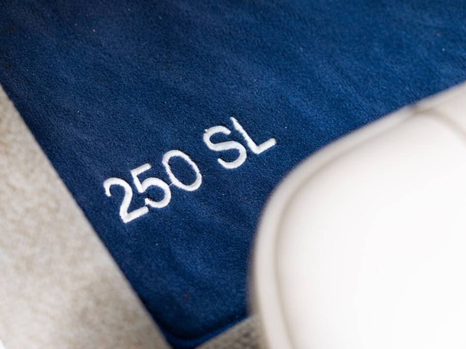 Image 23/40 de Mercedes-Benz 250 SL (1967)