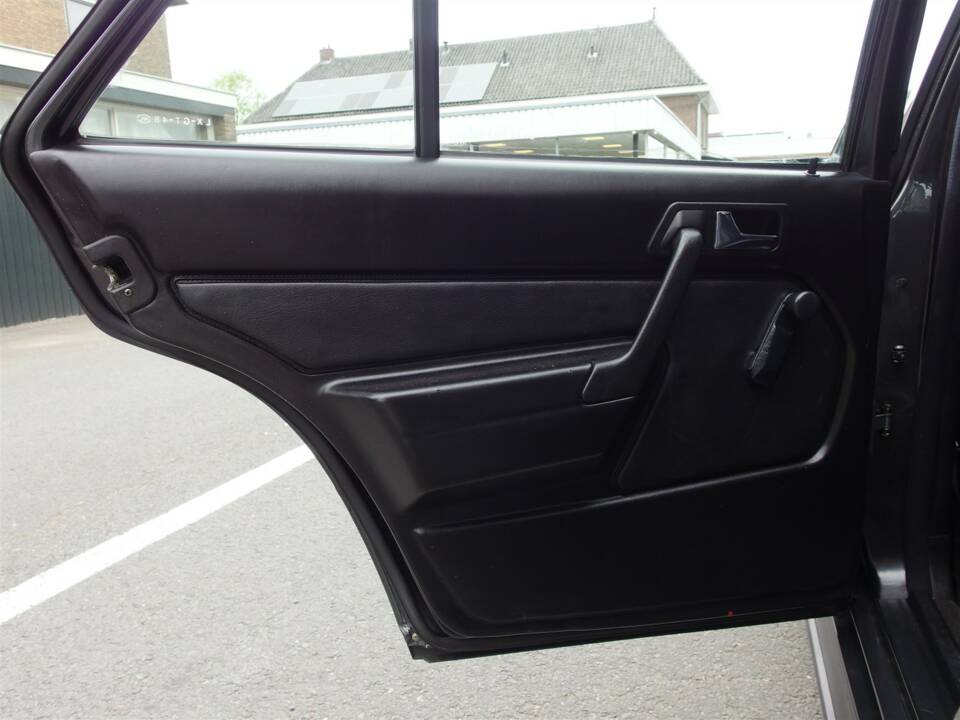 Immagine 54/98 di Mercedes-Benz 190 E 2.3-16 (1985)